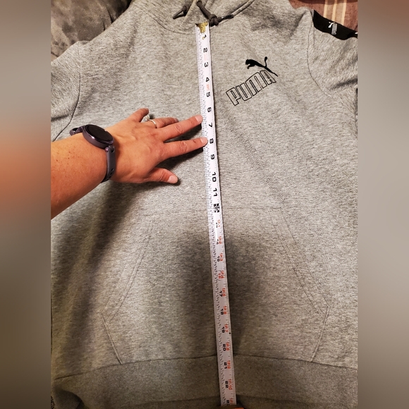 Size Medium Women's Puma kangaroo sweatshirt - Picture 5 of 6